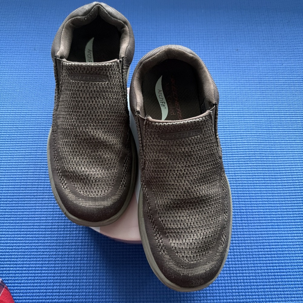 Skechers Arch Fit Shoes 10.5 BROWN Men Sport Comfort Casual Slip On knit Mesh